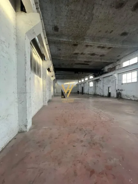 Tirane, jepet me qera magazine Kati 0, 1.200 m² 1.500 Euro (SHKOZET, DURRES)