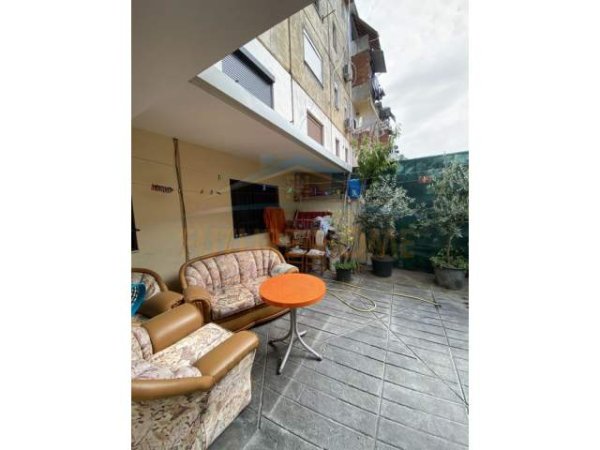 Tirane, jepet me qera apartament Kati 0, 135 m² 470 Euro (LAPRAKE)