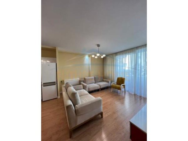 Tirane, jepet me qera apartament 2+1 ne kompleks te ri 650 Euro (Pazari i Ri)