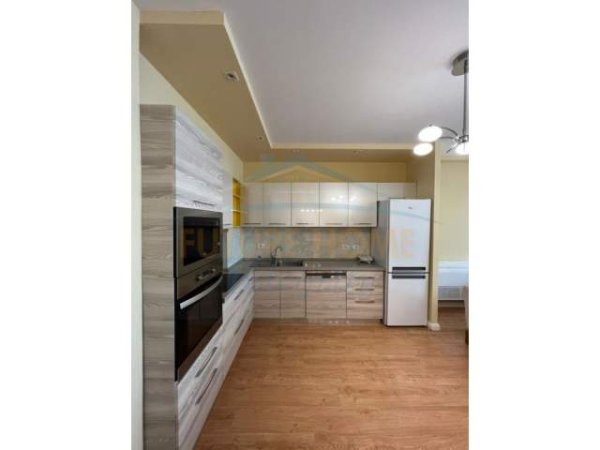 Tirane, jepet me qera apartament Kati 1, 102 m² 800 Euro (Pazari i Ri, Prane Lincoln Center)