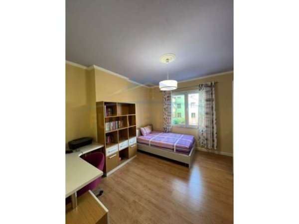Tirane, jepet me qera apartament Kati 1, 102 m² 800 Euro (Pazari i Ri, Prane Lincoln Center)