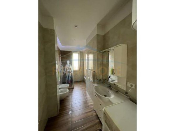 Tirane, jepet me qera apartament 2+1+A+BLK Kati 1, 700 Euro (Pazari i Ri)