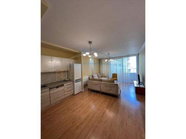 Tirane, jepet me qera apartament Kati 1, 102 m² 800 Euro (Pazari i Ri, Prane Lincoln Center)