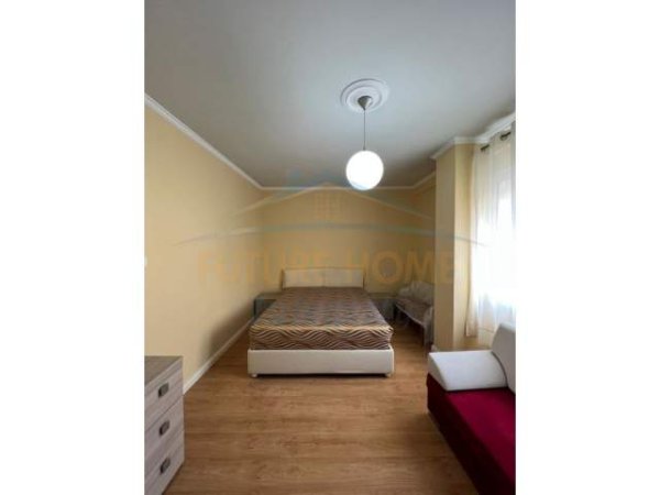 Tirane, jepet me qera apartament Kati 1, 102 m² 800 Euro (Pazari i Ri, Prane Lincoln Center)
