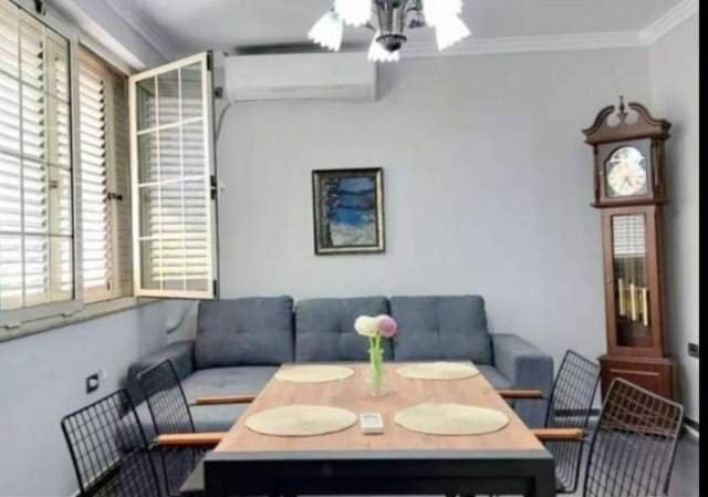 Tirane, jepet me qera apartament 3+1+A+BLK Kati 2, 110 m² 700 Euro (rruga fortuz)