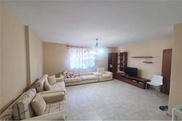 Tirane, jepet me qera apartament Kati 6, 90 m² 400 Euro (Pallatet Cabej)