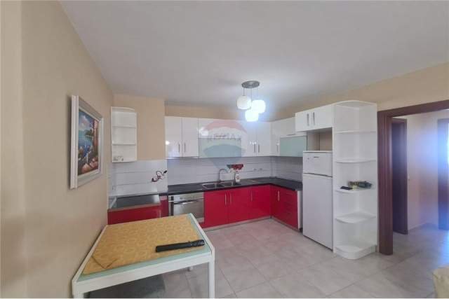 Tirane, jepet me qera apartament Kati 6, 90 m² 400 Euro (Pallatet Cabej)