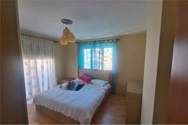Tirane, jepet me qera apartament Kati 6, 90 m² 400 Euro (Pallatet Cabej)