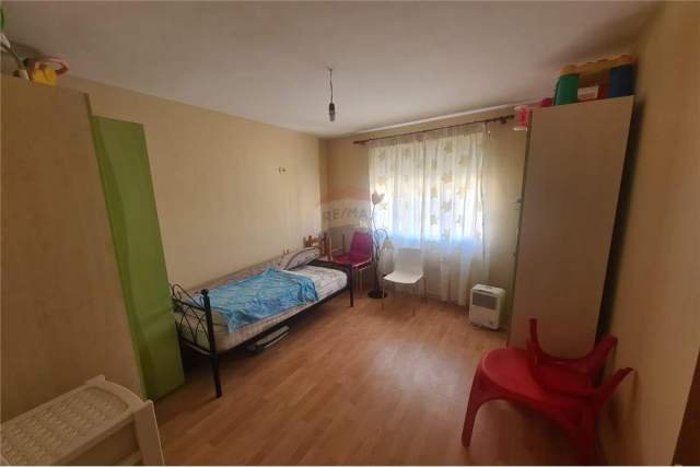 Tirane, jepet me qera apartament Kati 6, 90 m² 400 Euro (Pallatet Cabej)