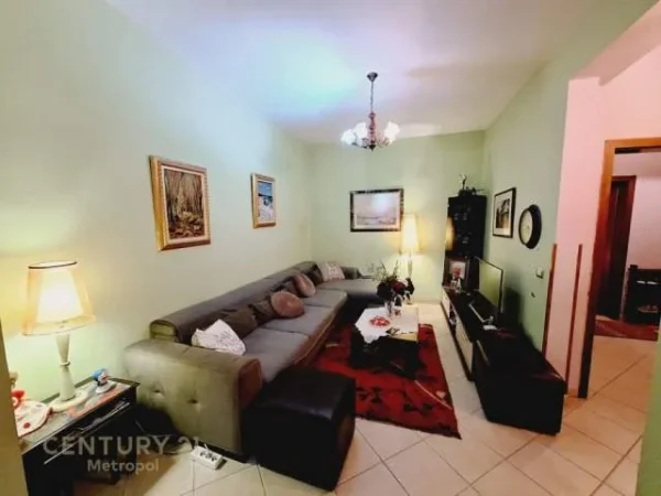 Tirane, jepet me qera apartament 2+1+BLK 120 m² 500 Euro (tregu elektrik)