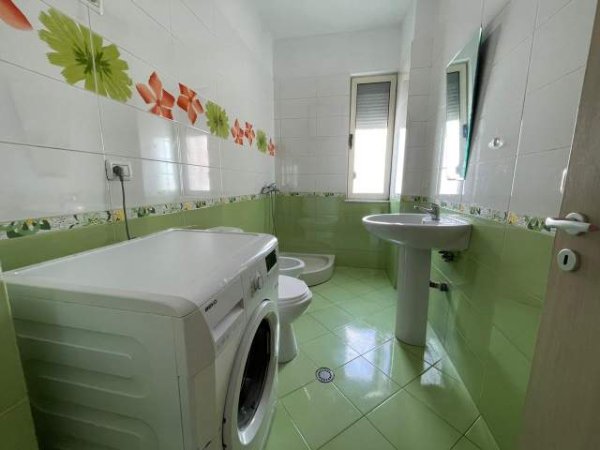 Tirane, jepet me qera apartament 2+1+BLK Kati 5, 90 m² 40.000 Leke (Rruga Deshmoreve)