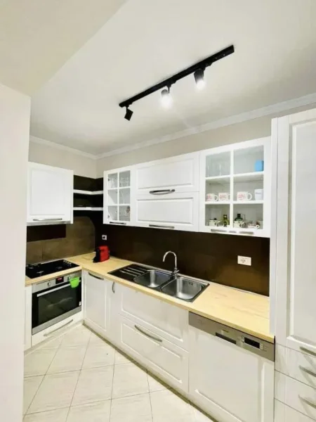 Tirane, shes apartament 1+1 65 m² Euro (Myslym Shyri)