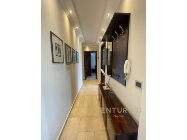 Tirane, jepet me qera apartament 3+1 Kati 9, 110 m² 750 Euro (Milo Tutulani)