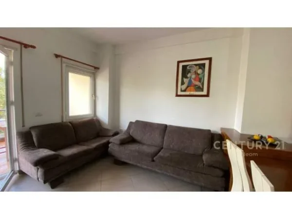 Tirane, jepet me qera apartament 2+1+BLK 115 m² 700 Euro (kopshti zologjik)