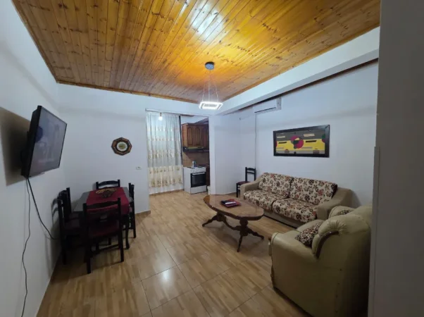 Tirane, jepet me qera shtepi 1+1 Kati 3, 70 m² 400 € (Varri i Bamit)