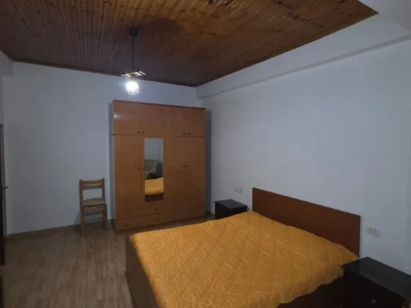 Tirane, jepet me qera shtepi 1+1 Kati 3, 70 m² 400 € (Varri i Bamit)