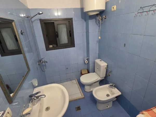 Tirane, jepet me qera shtepi 1+1 Kati 3, 70 m² 400 € (Varri i Bamit)