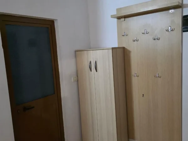 Tirane, jepet me qera shtepi 1+1 Kati 3, 70 m² 400 € (Varri i Bamit)