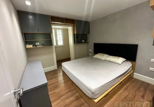 Tirane, jepet me qera apartament 1+1 Kati 4, 50 m² 800 € (Blloku)