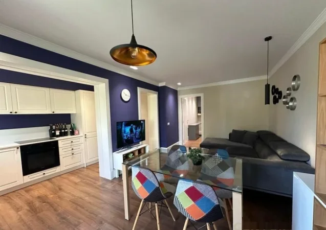 Tirane, jepet me qera apartament 1+1 Kati 4, 50 m² 800 € (Blloku)