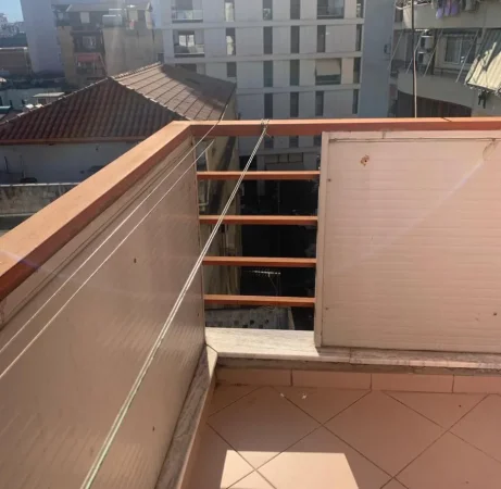 Tirane, jepet me qera apartament 1+1+Ballkon Kati 9, 58 m² 500 mije leke (Pallati me Shigjeta)