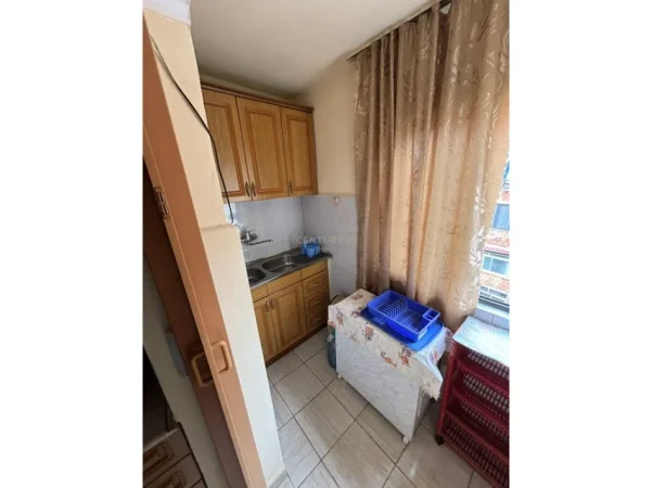 Tirane, shes apartament 1+1 Kati 5, 50 m² 100.000 € (shkolla 1 maji)