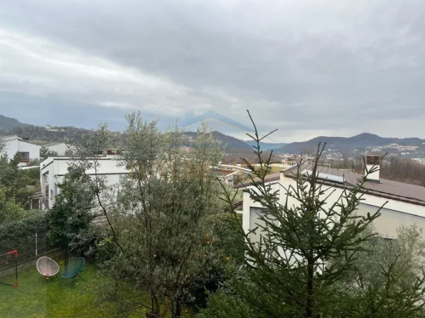 Tirane, jepet me qera apartament 2+1+Ballkon Kati 2, 130 m² 1.500 € (Long Hill residence)