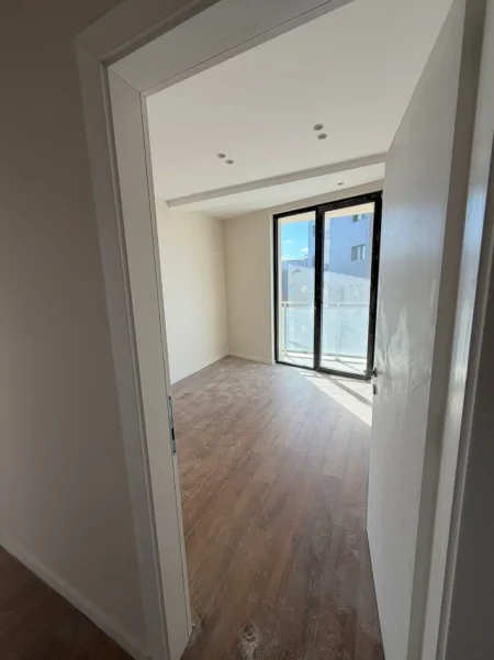Tirane, jepet me qera apartament 2+1 Kati 3, 107 m² 1.000 € (Golden Tower)
