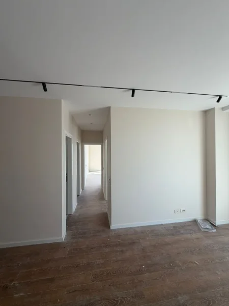 Tirane, jepet me qera apartament 2+1 Kati 3, 107 m² 1.000 € (Golden Tower)