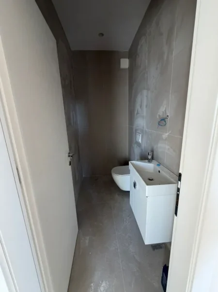 Tirane, jepet me qera apartament 2+1 Kati 3, 107 m² 1.000 € (Golden Tower)