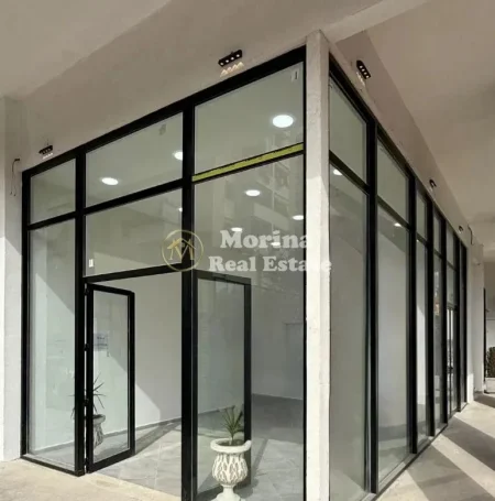 Tirane, jepet me qera ambjent biznesi Kati 1, 45 m² 700 € (Pazari i Ri)