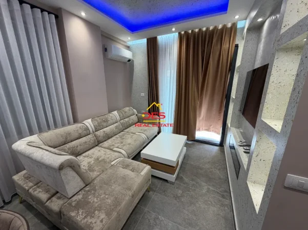 Vlore, jepet me qera apartament 1+1+Ballkon Kati 2, 70 m² 550 € (Rruga Dhimitër Konomi)