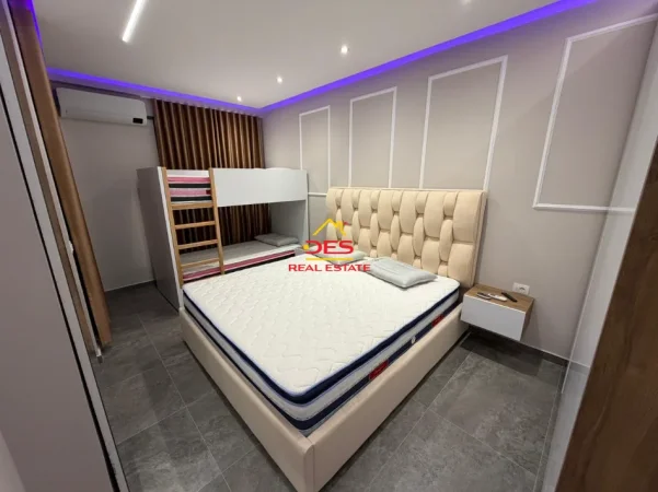 Vlore, jepet me qera apartament 1+1+Ballkon Kati 2, 70 m² 550 € (Rruga Dhimitër Konomi)