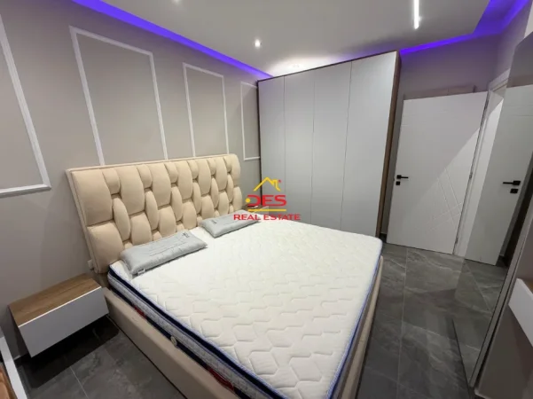 Vlore, jepet me qera apartament 1+1+Ballkon Kati 2, 70 m² 550 € (Rruga Dhimitër Konomi)