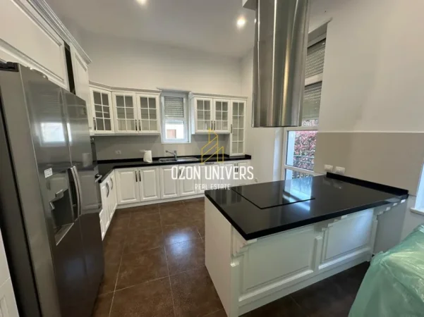 Tirane, jepet me qera Vile 2 Katshe Kati 2, 330 m² 4.800 € (Teg)