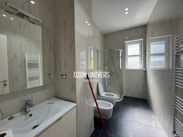 Tirane, jepet me qera Vile 2 Katshe Kati 2, 330 m² 4.800 € (Teg)