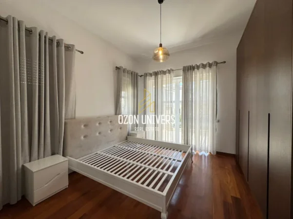 Tirane, jepet me qera Vile 2 Katshe Kati 2, 330 m² 4.800 € (Teg)