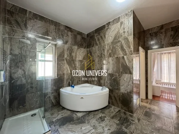 Tirane, jepet me qera Vile 2 Katshe Kati 2, 330 m² 4.800 € (Teg)