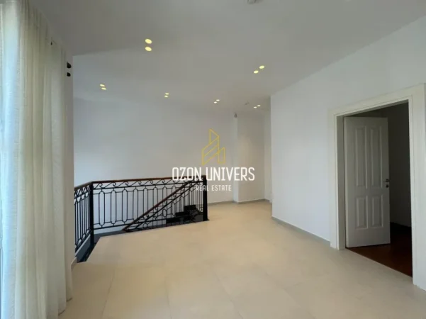 Tirane, jepet me qera Vile 2 Katshe Kati 2, 330 m² 4.800 € (Teg)