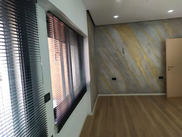 Tirane, jepet me qera ambjent biznesi Kati 3, 115 m² 1.000 € (Blloku)