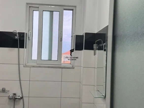 Tirane, jepet me qera apartament 1+1+Ballkon Kati 3, 60 m² 60 € (5 MAJI)