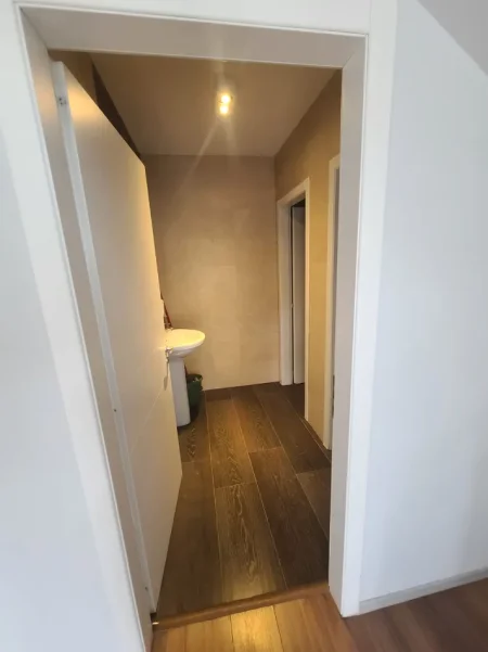 Tirane, jepet me qera zyre Kati 0, 220 m² 3.000 € (QENDER)