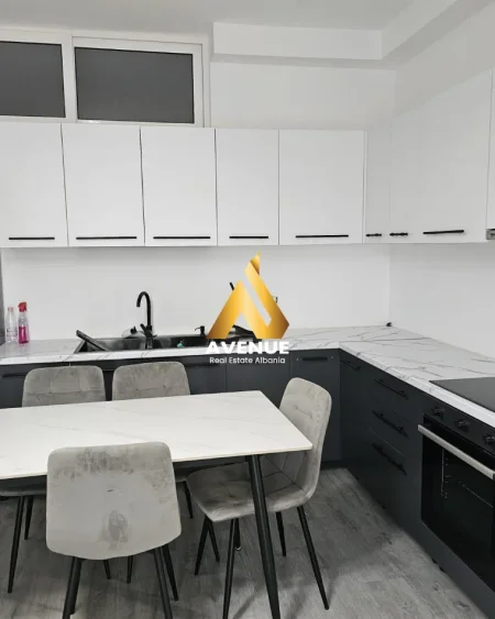 Tirane, jepet me qera apartament 2+1 Kati 3, 78 m² 700 € (Rruga 5 Maji)