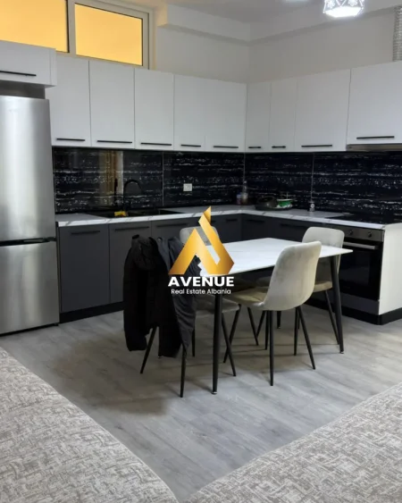 Tirane, jepet me qera apartament 2+1 Kati 3, 78 m² 700 € (Rruga 5 Maji)