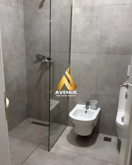 Tirane, jepet me qera apartament 2+1 Kati 3, 78 m² 700 € (Rruga 5 Maji)