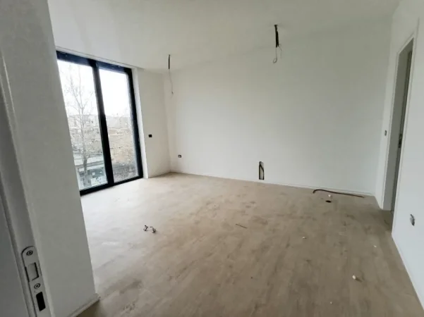 Tirane, jepet me qera ambjent biznesi Kati 1, 140 m² 1.700 € (Rruga Ali Demi)