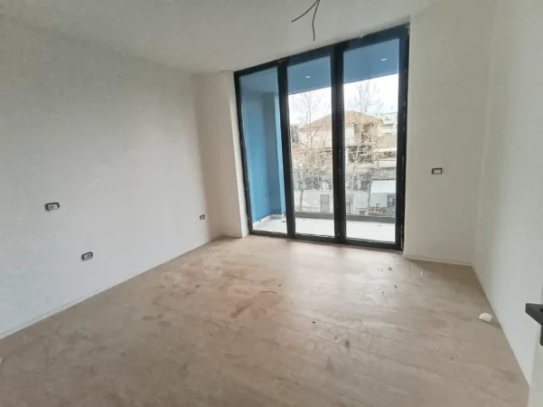 Tirane, jepet me qera ambjent biznesi Kati 1, 140 m² 1.700 € (Rruga Ali Demi)