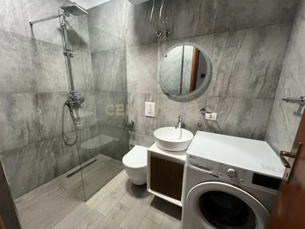 Durres, jepet me qera apartament 1+1 Kati 4, 65 m² 320 € (Mozeumi i Deshmorve)