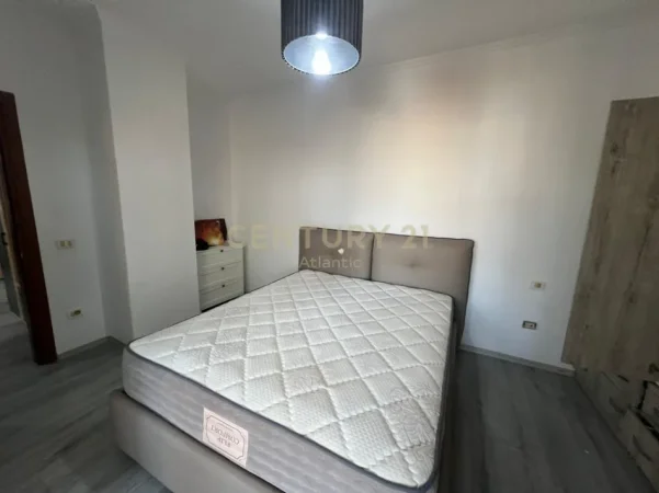 Durres, jepet me qera apartament 1+1 Kati 4, 65 m² 320 € (Mozeumi i Deshmorve)
