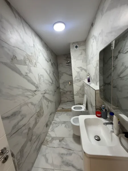 Tirane, shitet OKAZION  apartament 2+1 Kati 2, 100 m² 165.000 € (5 MAJI)